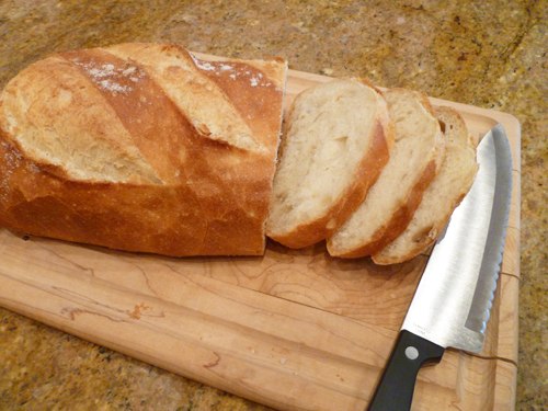 Запеченный хлеб с чесноком.