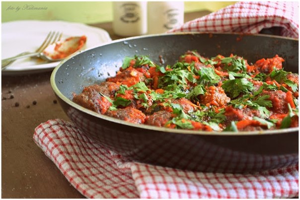 Мини-тефтели с пармезаном и томатным соусом в итальянском стиле.