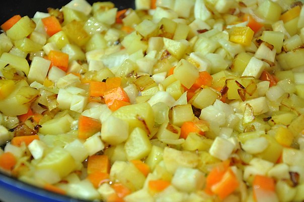 Гороховый суп с овощами.