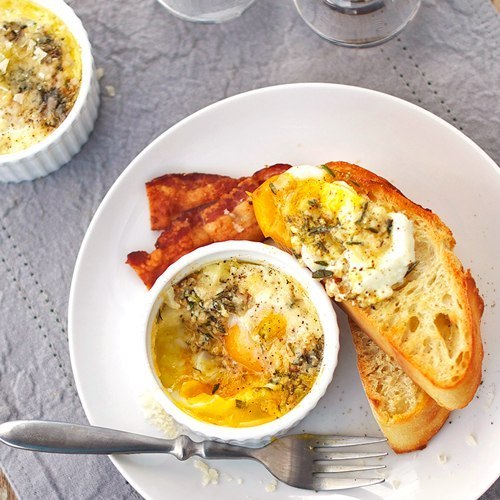 Яйца, запеченные с сыром.