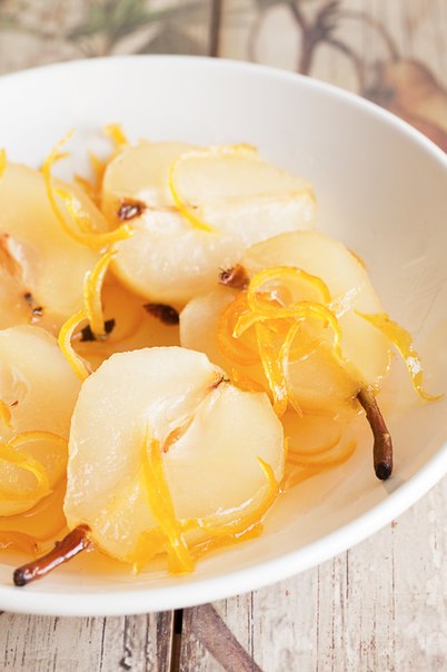 Груши в сиропе с лимонными цукатами.