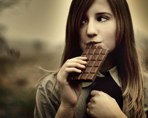 Почему дамы так любят шоколад?