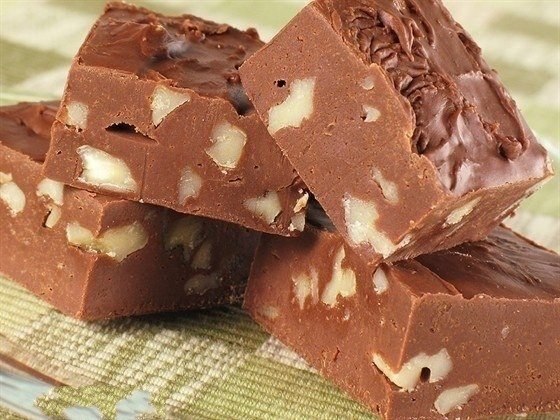 Шоколадные конфеты с грецкими орехами.