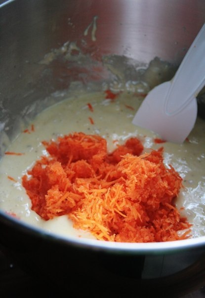 Морковный торт с кремом из сливочного сыра.