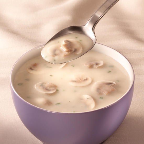 Молочный суп с картофелем и грибами.