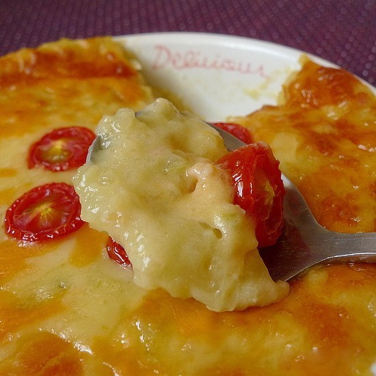 Картофельная запеканка с сыром и луком.