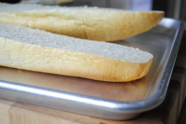 Пармезанно-чесночный хлеб.