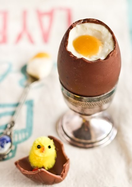 Шоколадные яйца с чизкейк начинкой.