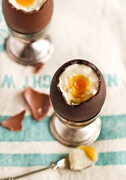 Шоколадные яйца с чизкейк начинкой.