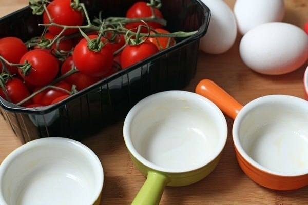 Яичница с помидорами в духовке.