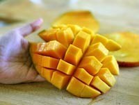 Удобный способ  нарезки манго.