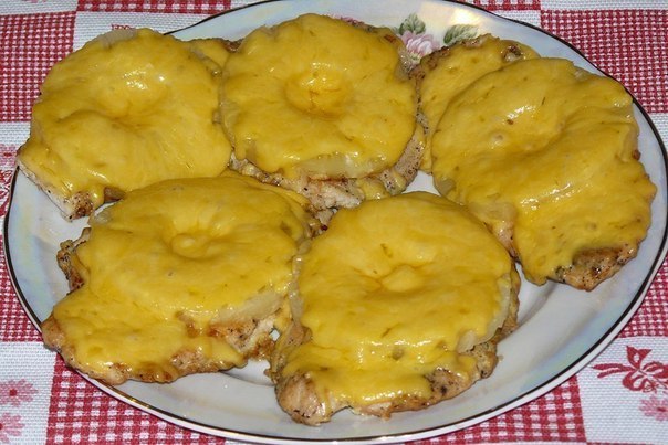Куриные отбивные с ананасом и сыром