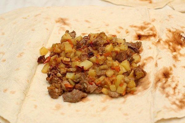 Мясо в армянском лаваше 
