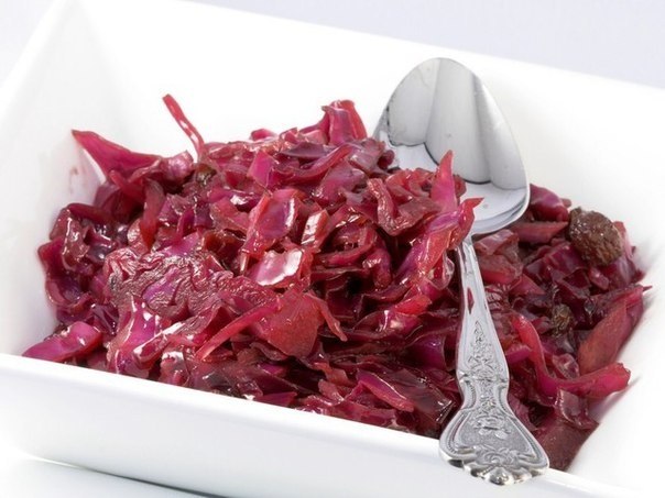 Салат из квашеной капусты с орехами
