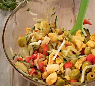 Салат из курицы с ананасом