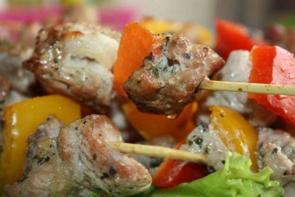 Мясо на шпажках