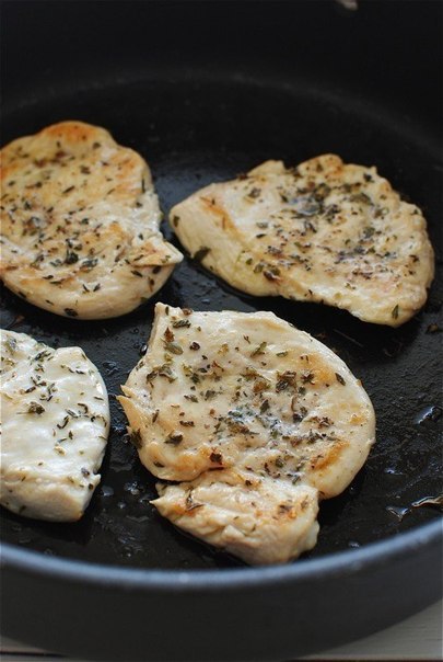 Курица в сыре под соусом. 