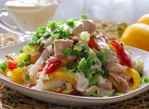 Салат с куриным филе "Радуга".